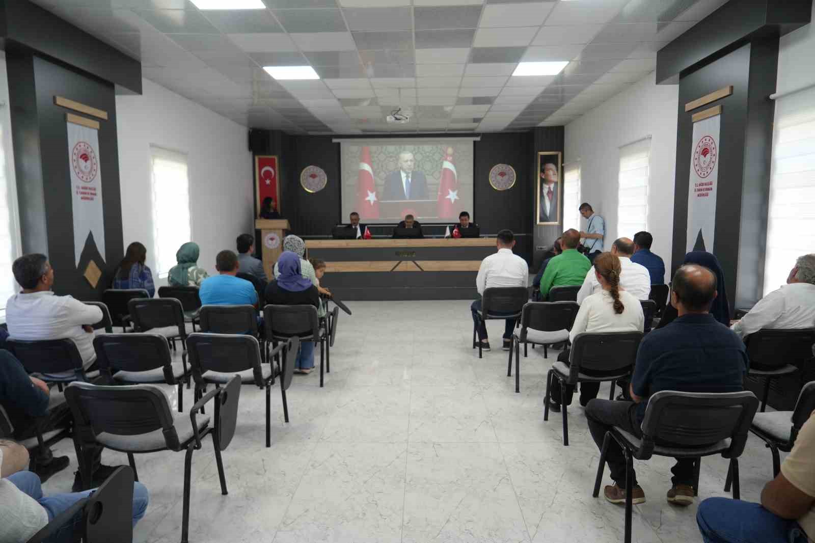 Niğde’de bireysel sulama projeleri onaylanan üreticilere temsili çekleri verildi
