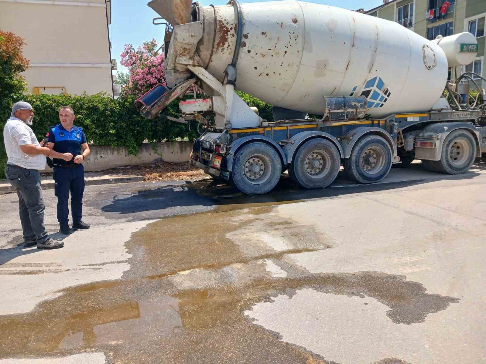 Gemlik’te sokağa beton döken firmaya ceza kesildi
