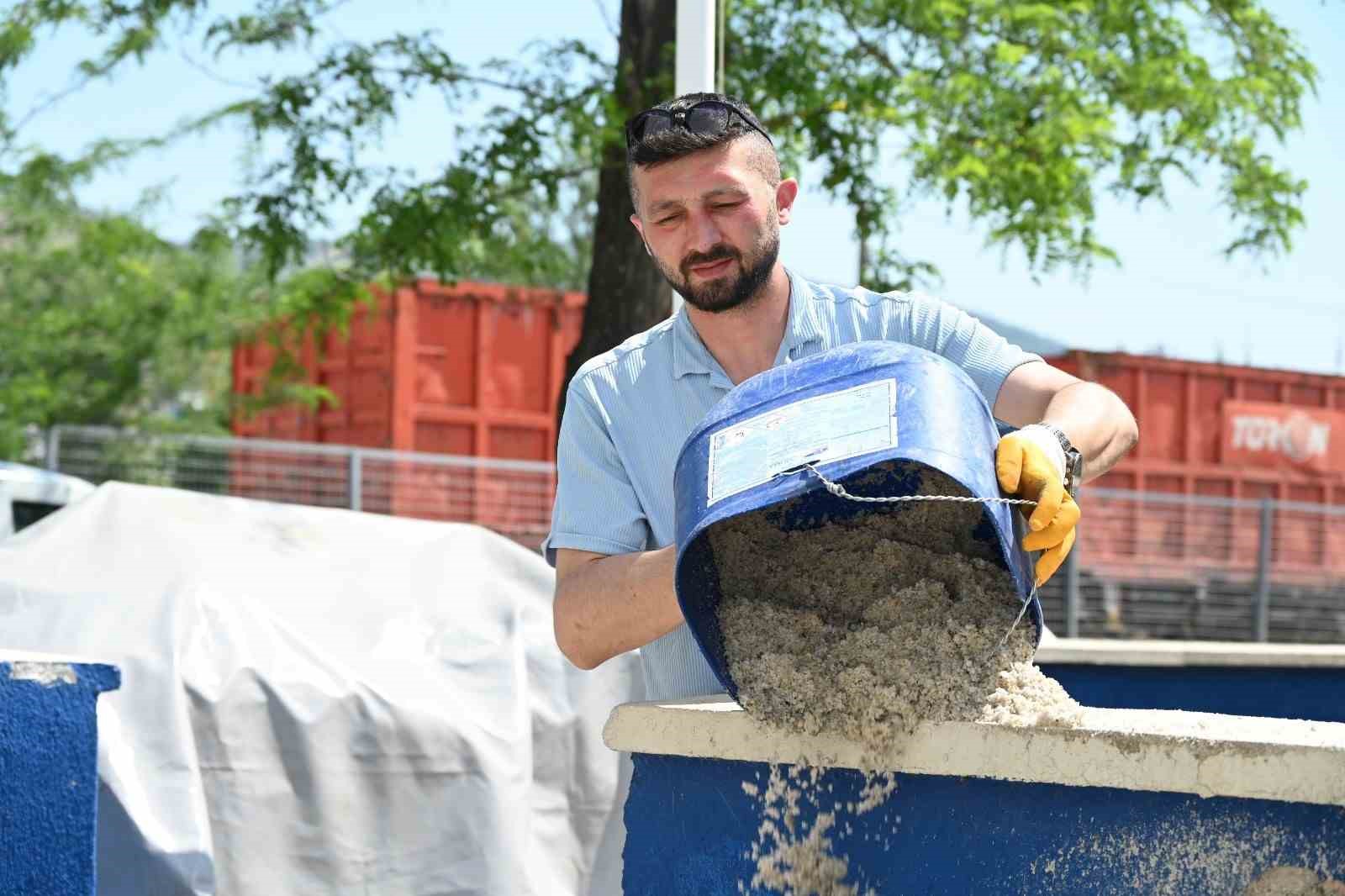 Belediye yüzme havuzu minikler için hazırlanıyor
