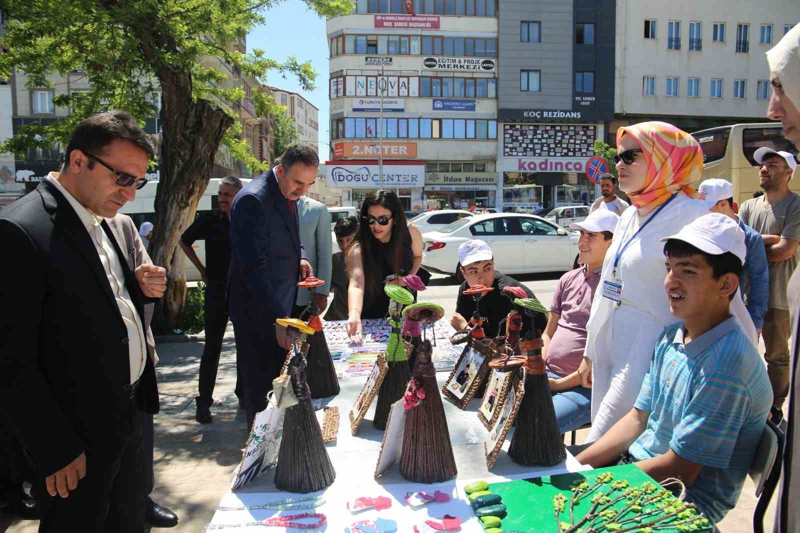 Özel öğrencilerin el emeği göz nuru eserleri görücüye çıktı
