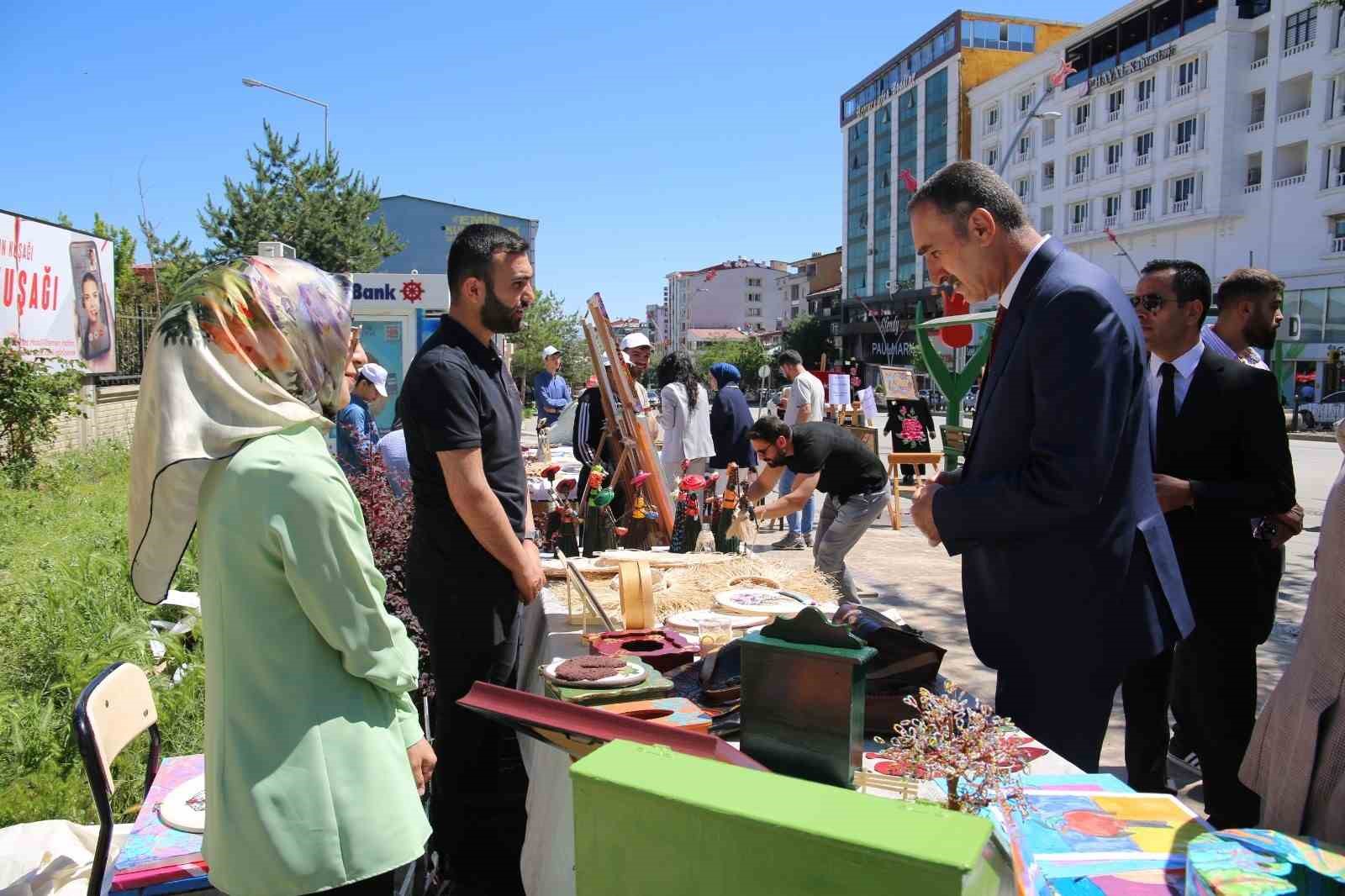 Özel öğrencilerin el emeği göz nuru eserleri görücüye çıktı
