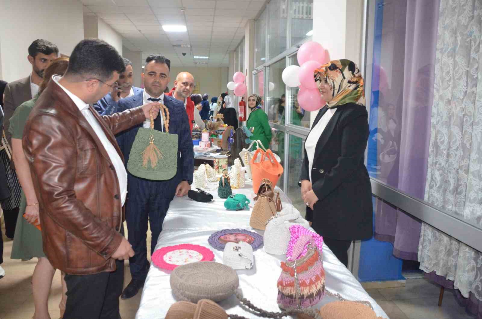 Yurt öğrencileri tarafından yapılan ürünler görücüye çıktı
