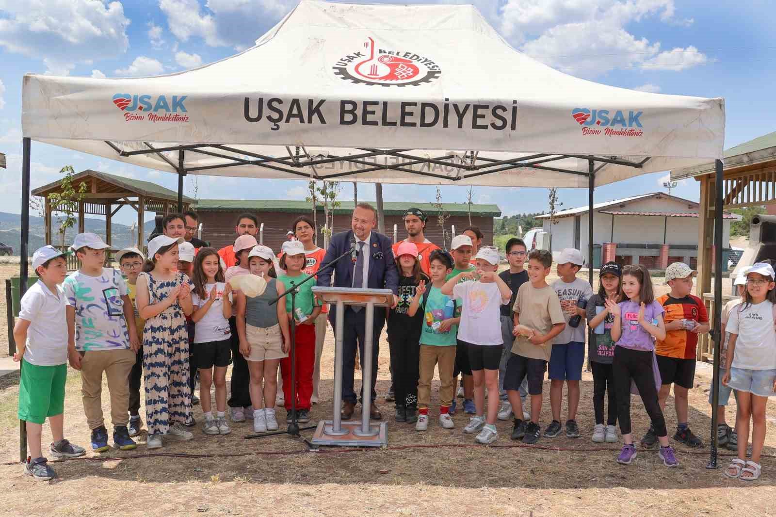 Uşak’ta Karaağaç Göledinde temizlik etkinliği yapıldı
