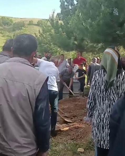 Balayı için gittiği Kapadokya’da hayatını kaybeden genç kadın toprağa verildi
