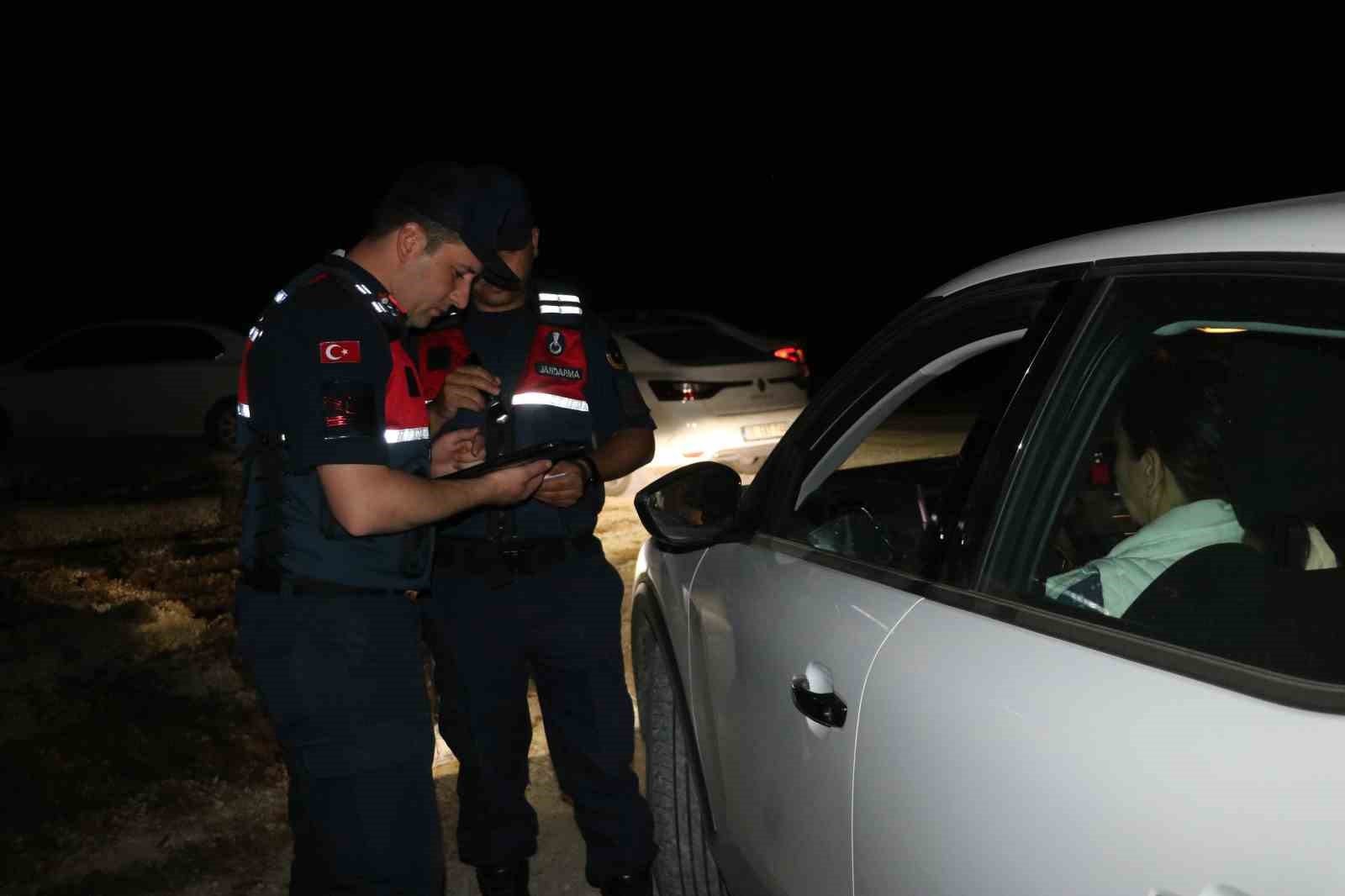 Jandarmadan trafik denetimi: 2 alkollü sürücüye işlem yapıldı
