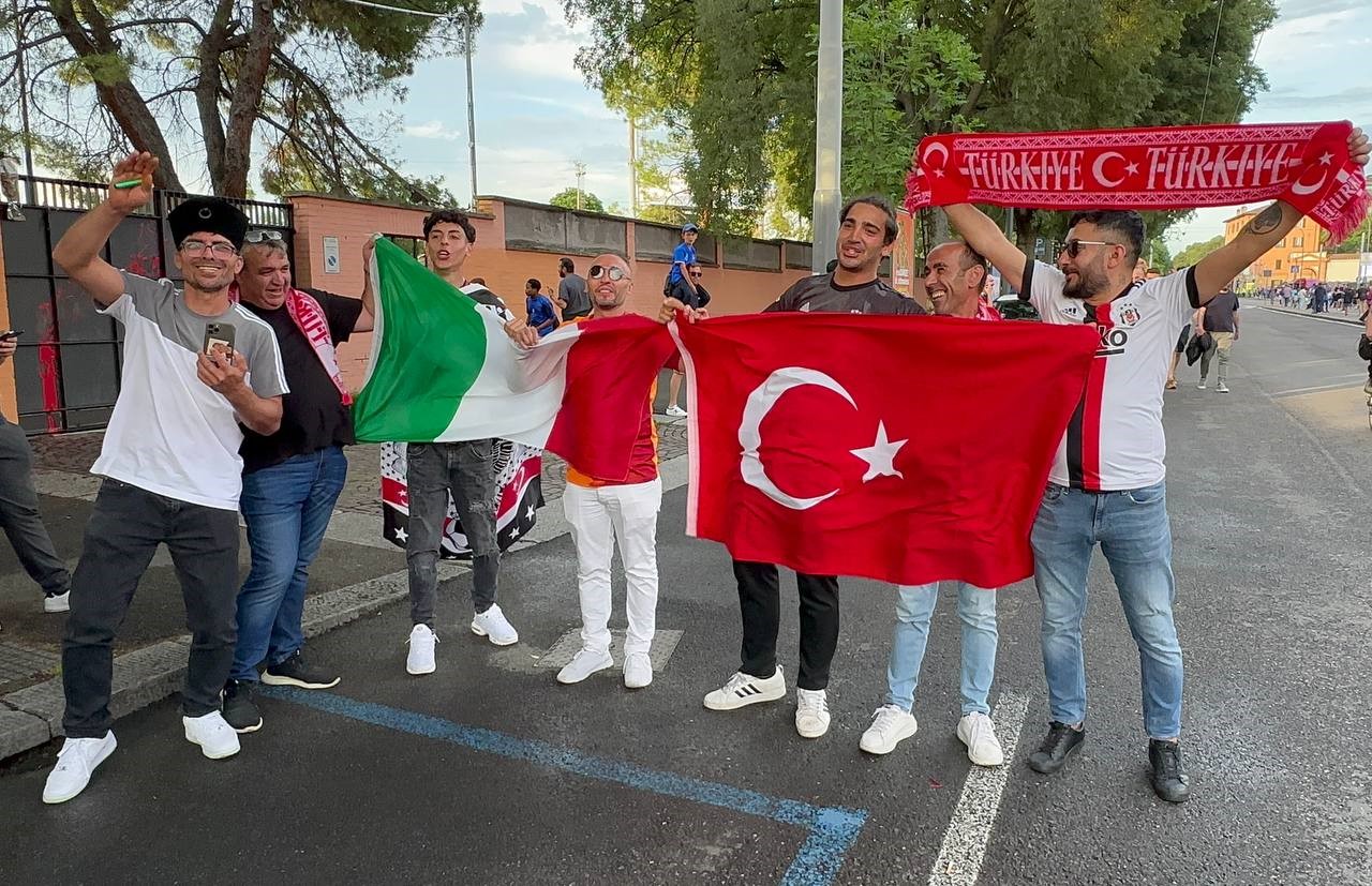 Türk taraftarlardan, İtalya maçına yoğun ilgi
