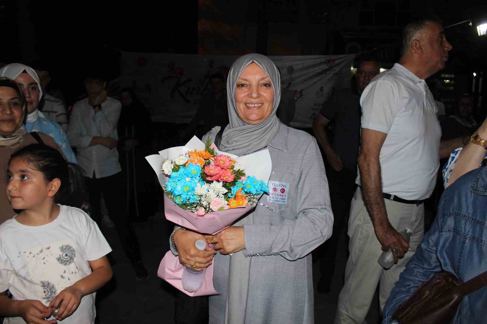 Siirt’te  hacı adayları kutsal topraklara dualarla uğurlandı
