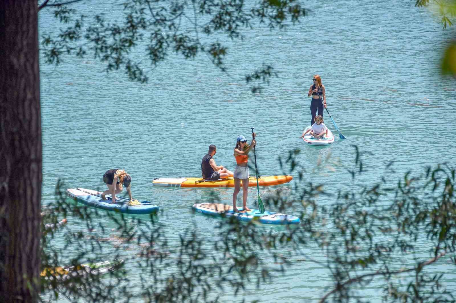 Çamlıyayla Karageçit’te gönüllerle birlikte çevre temizliği yapıldı
