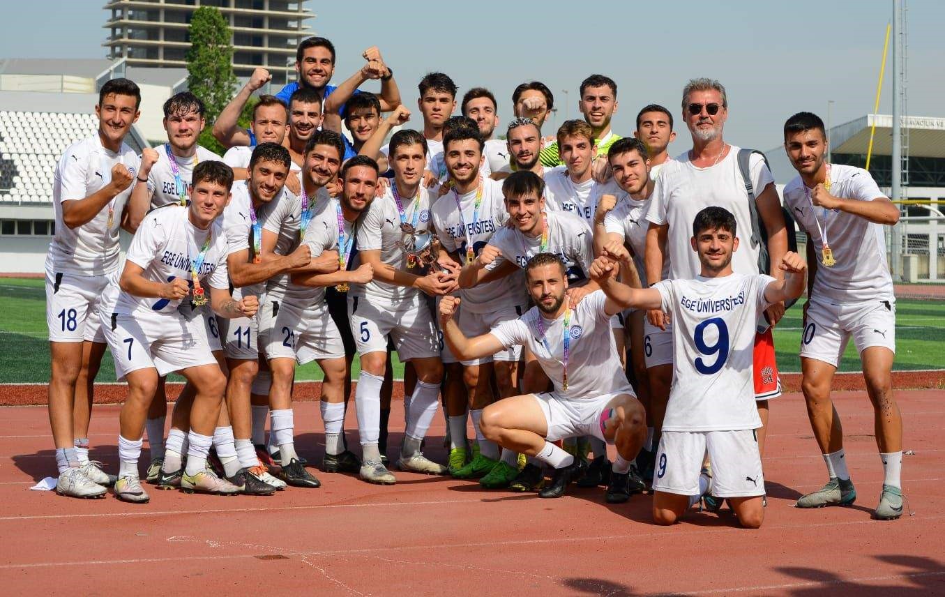 Ege Üniversitesi futbolda Türkiye şampiyonu oldu
