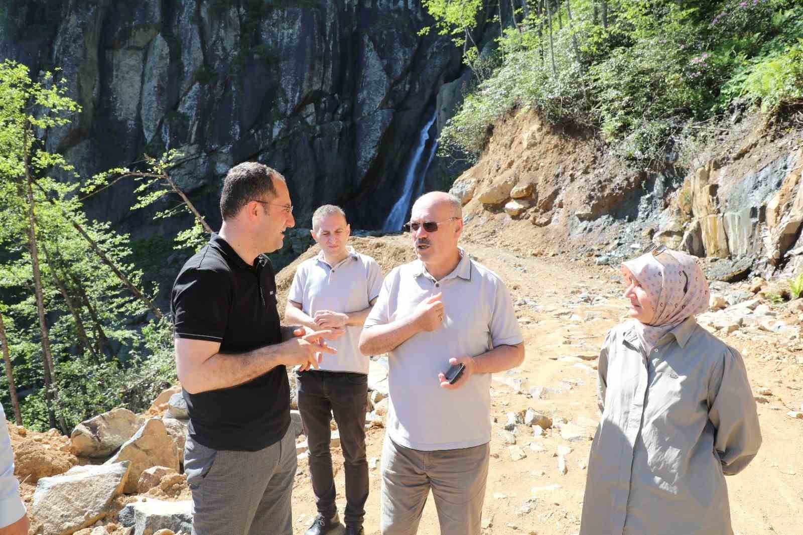 Uçarsu Şelalesi’nde incelemelerde bulundular
