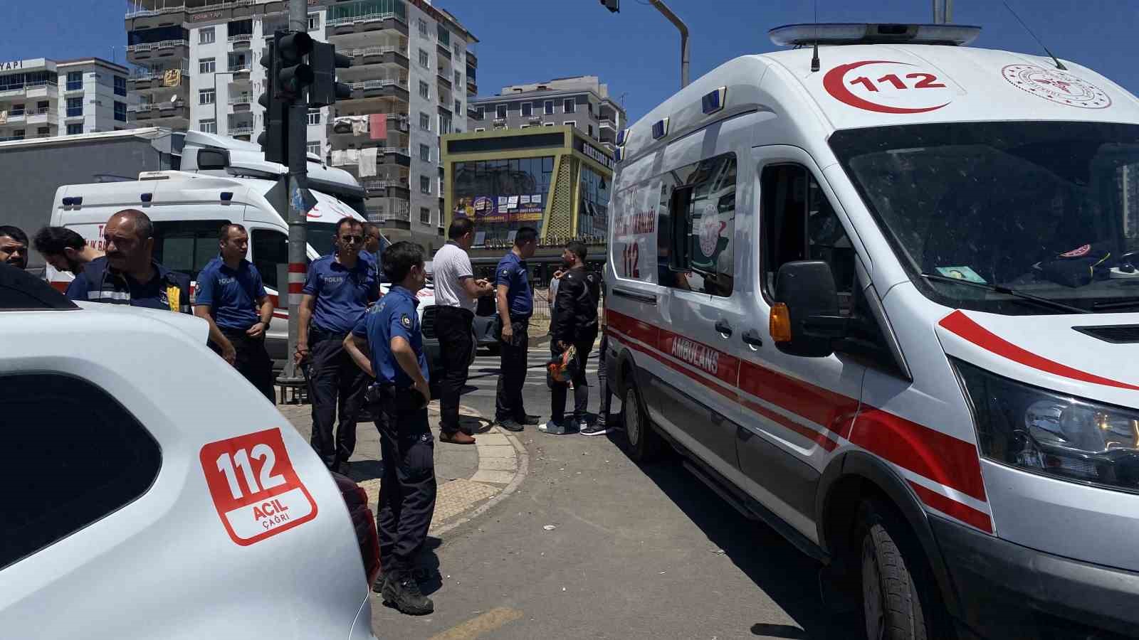 Trafikteki tartışma bıçaklı, silahlı kavgaya dönüştü: 5 yaralı
