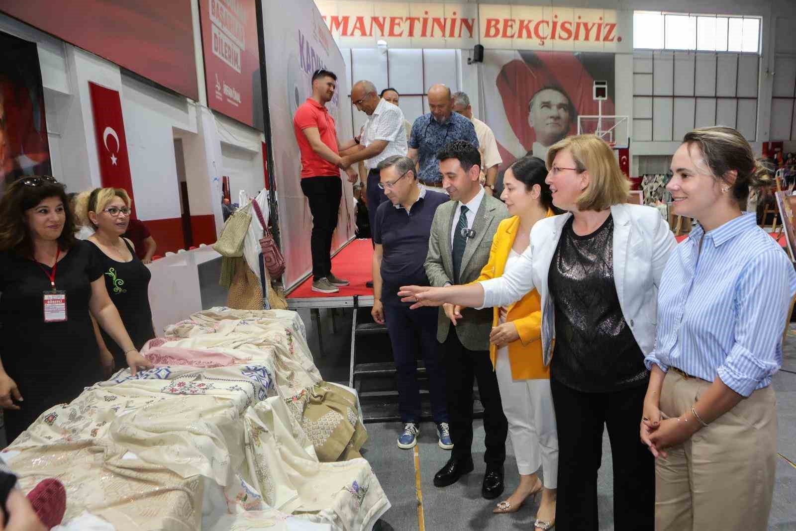 Bayraklılı kadınlarının yıl sonu sergisinde Filistin vurgusu
