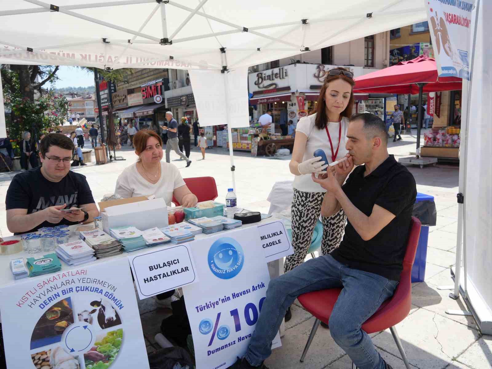 Kastamonu’da sokakta vatandaşlara ücretsiz sağlık testleri yapıldı
