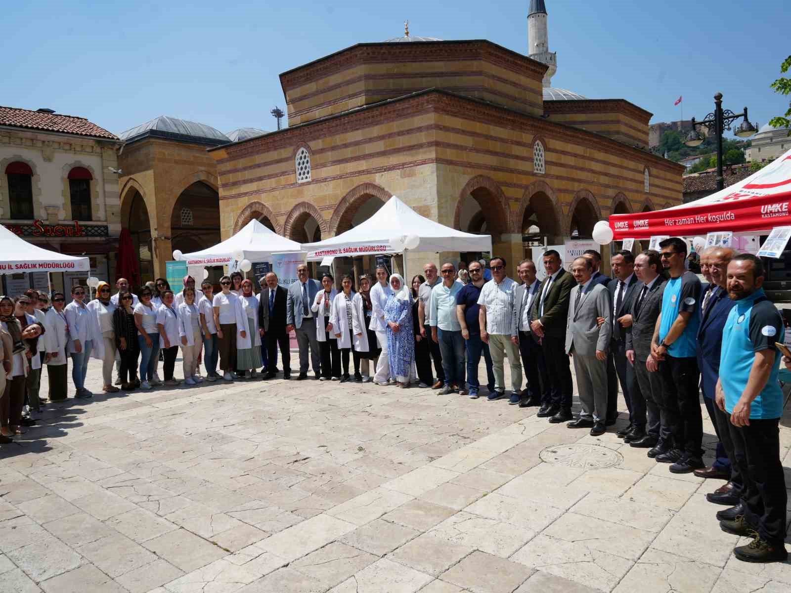 Kastamonu’da sokakta vatandaşlara ücretsiz sağlık testleri yapıldı
