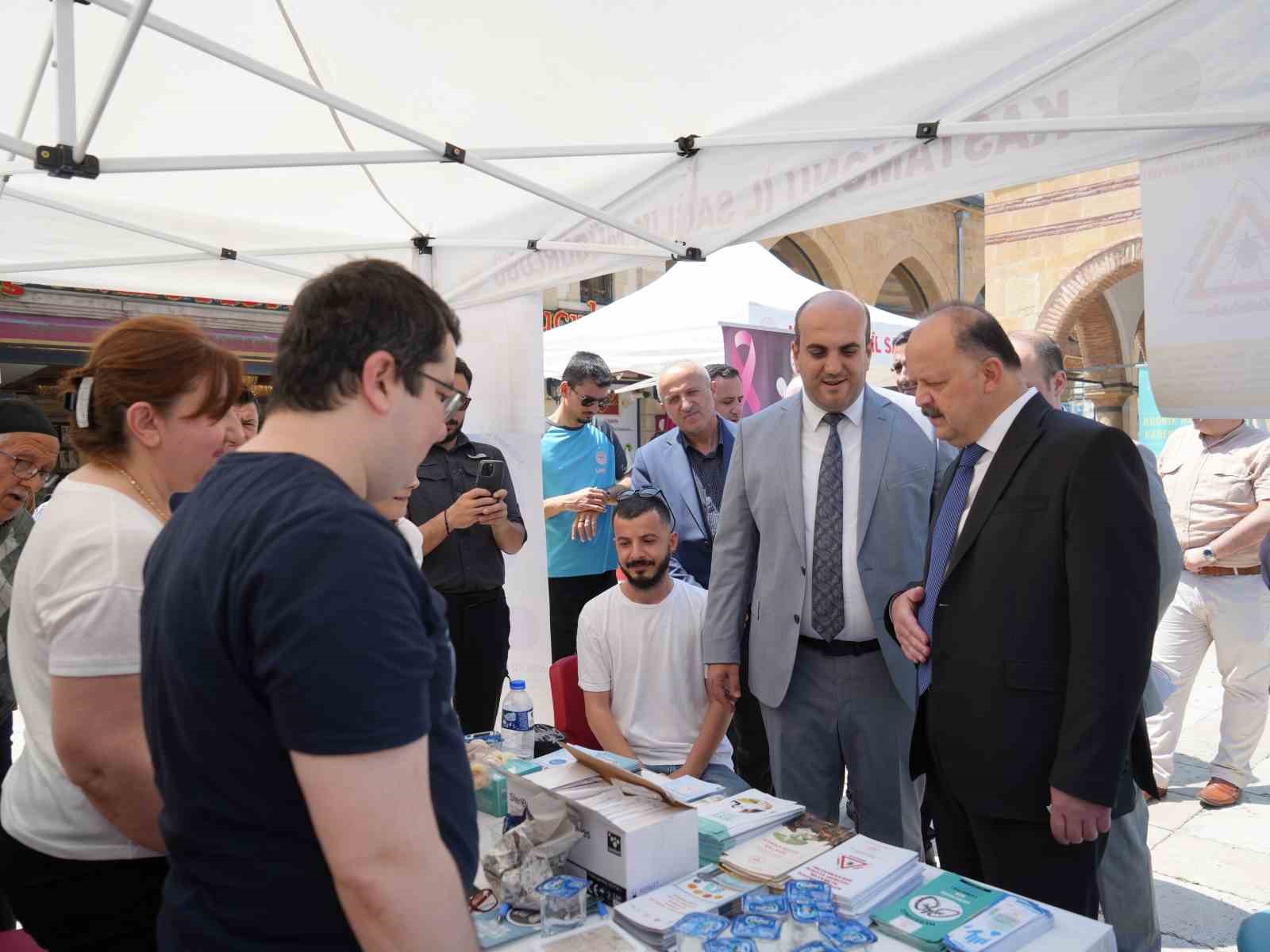 Kastamonu’da sokakta vatandaşlara ücretsiz sağlık testleri yapıldı
