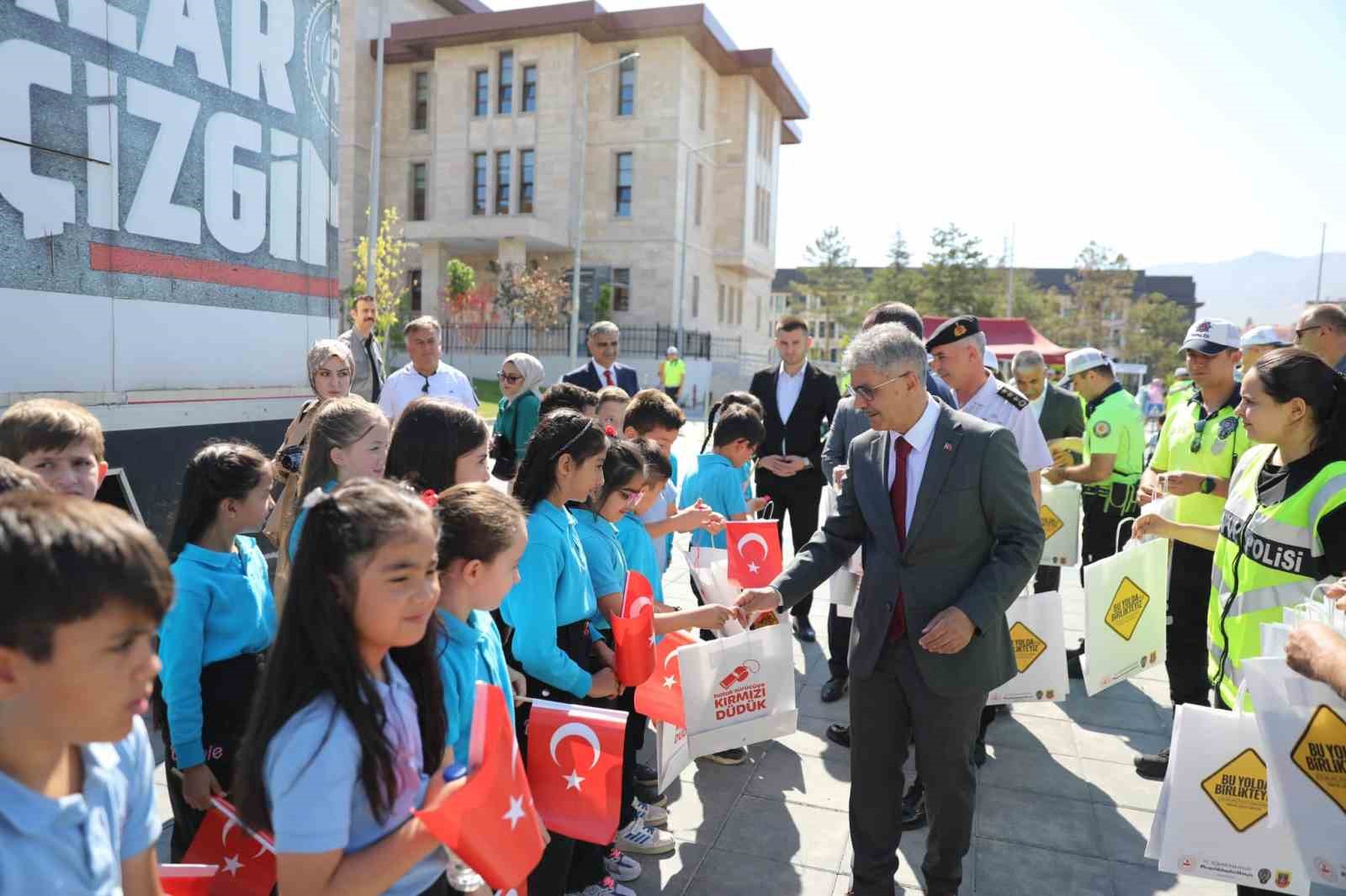 Niğde’de ’Mobil Trafik Eğitim Tırı’nda öğrencilere eğitim verildi
