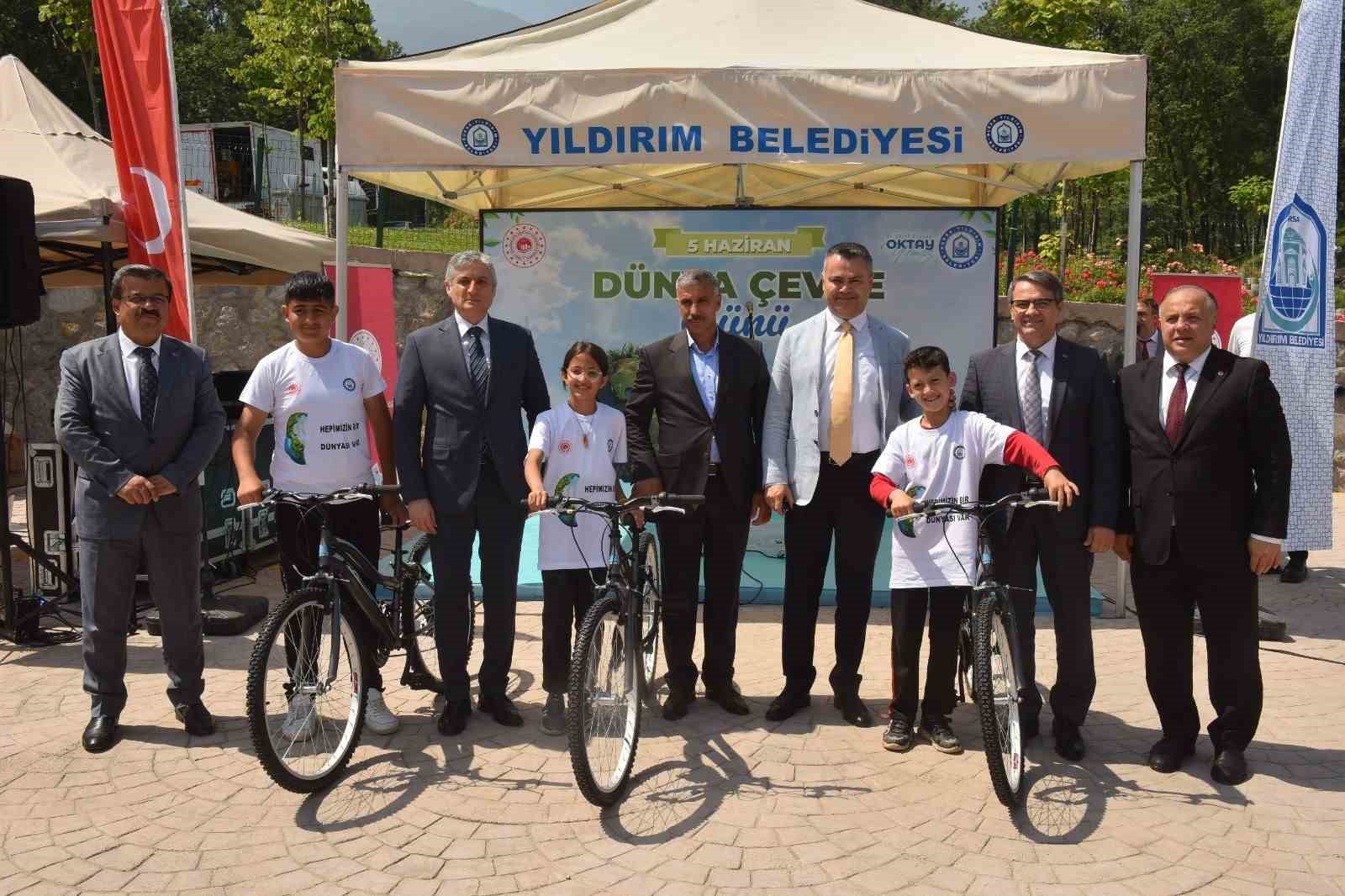 Anaokulu öğrencilerinin sıfır atık defilesi göz kamaştırdı
