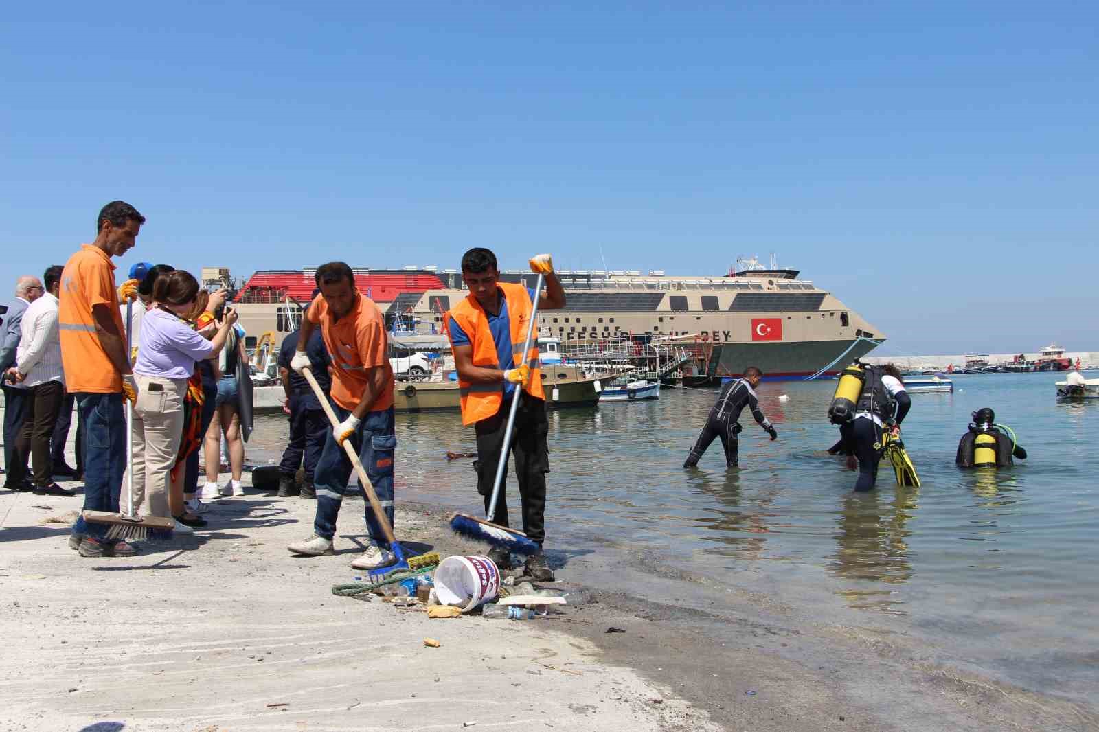 Akdeniz’den balık yerine kamp sandalyesi ve lastik çıktı
