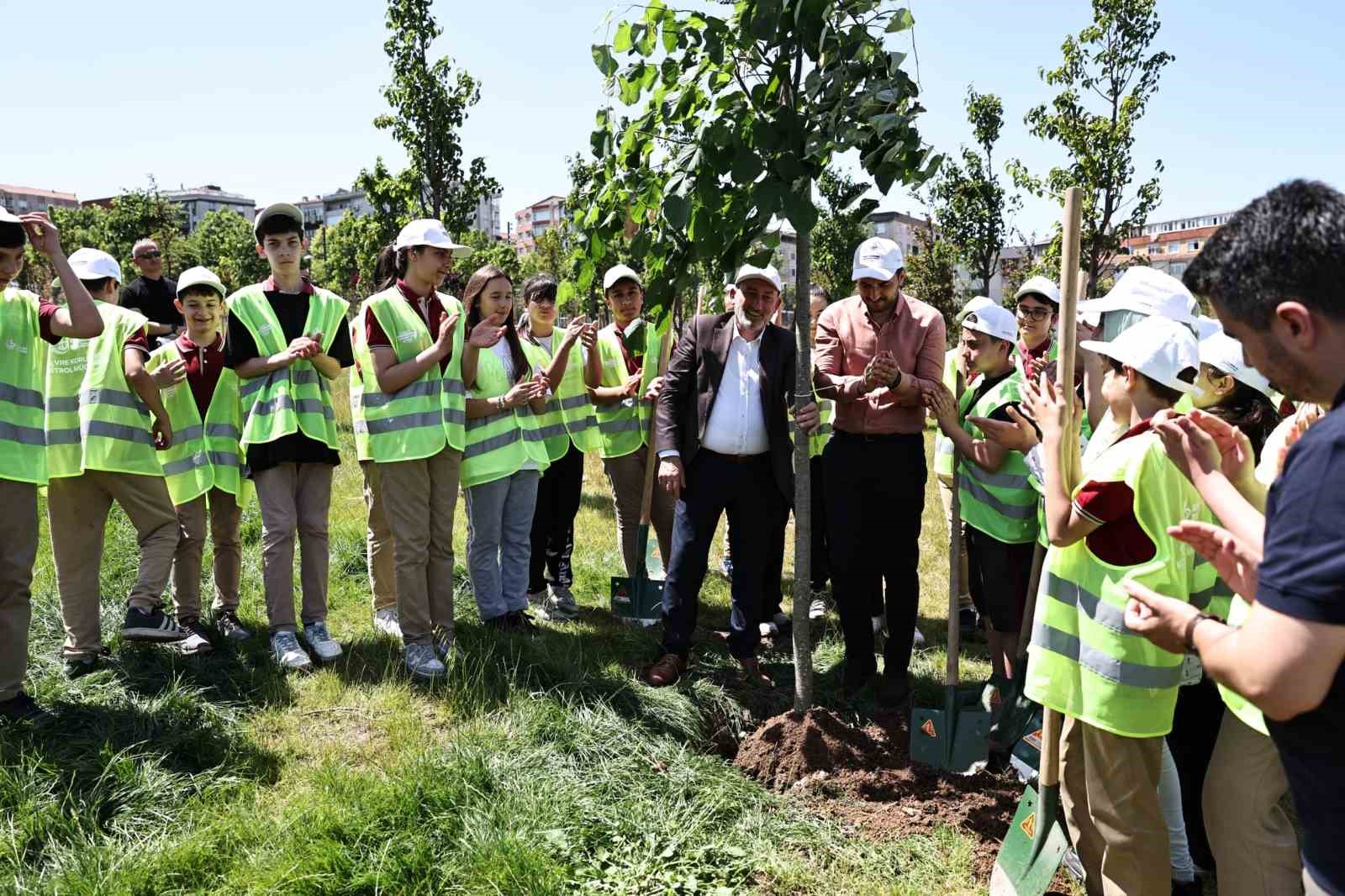 Bağcılar Belediyesi’nin hedefi ilçede 100 bin ağaç dikmek
