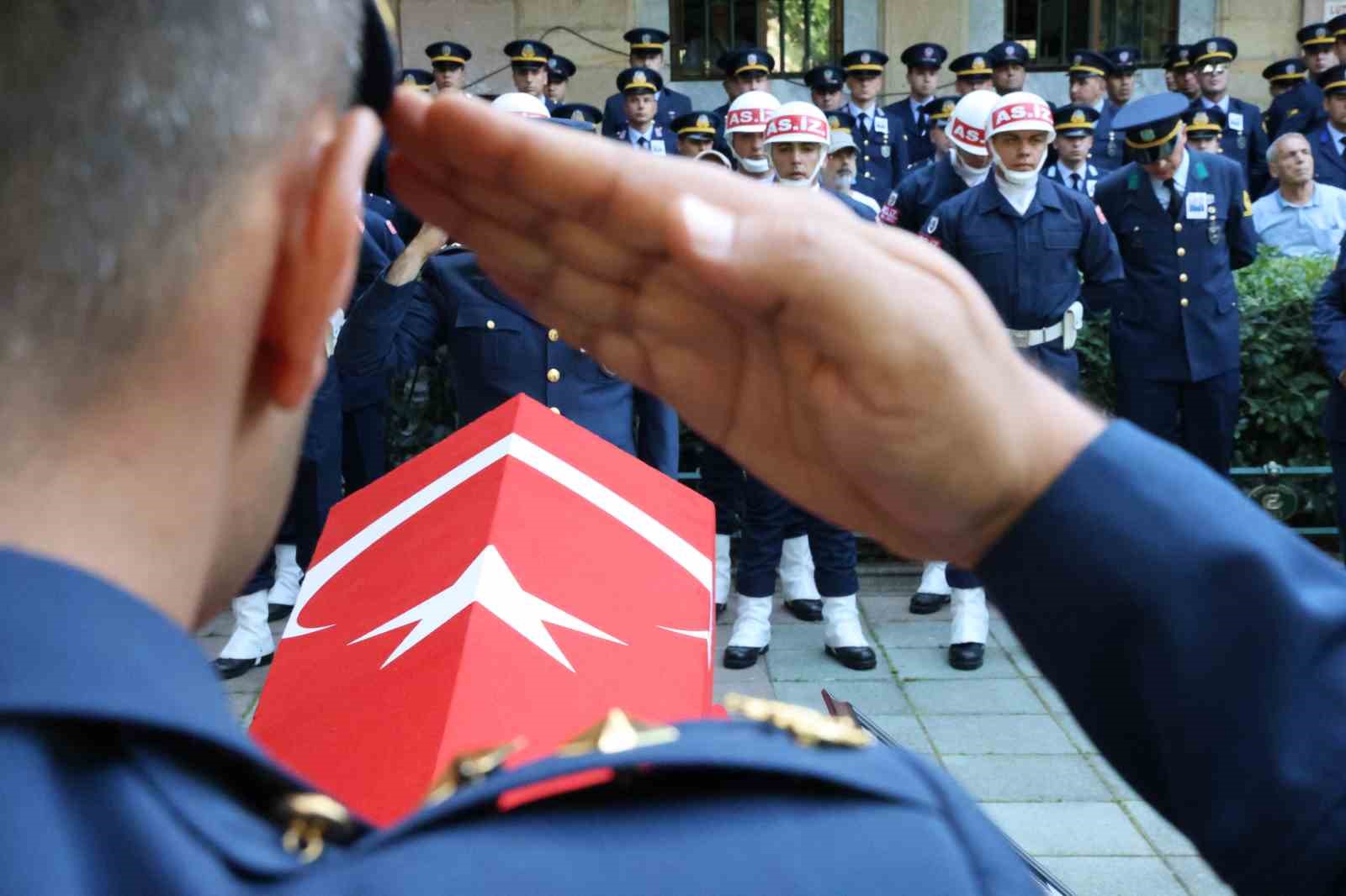 Şehit Pilot Albay Gökhan Özen gözyaşlarıyla son yolculuğuna uğurlandı
