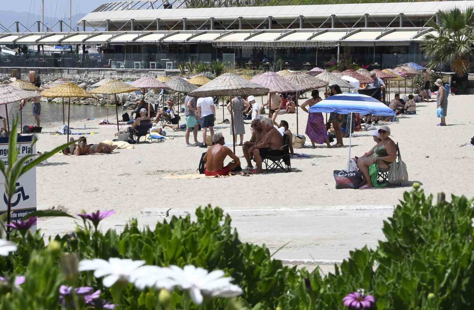 Kuşadası halk plajlarına ’bayram’ dokunuşu
