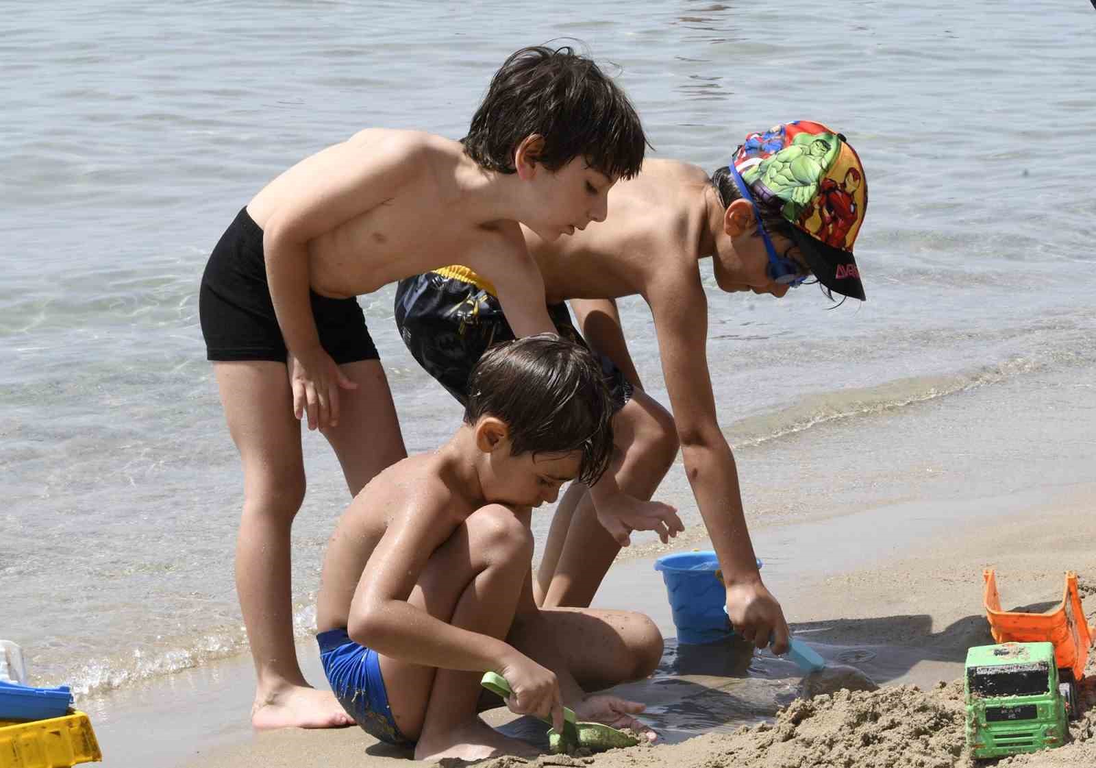 Kuşadası halk plajlarına ’bayram’ dokunuşu
