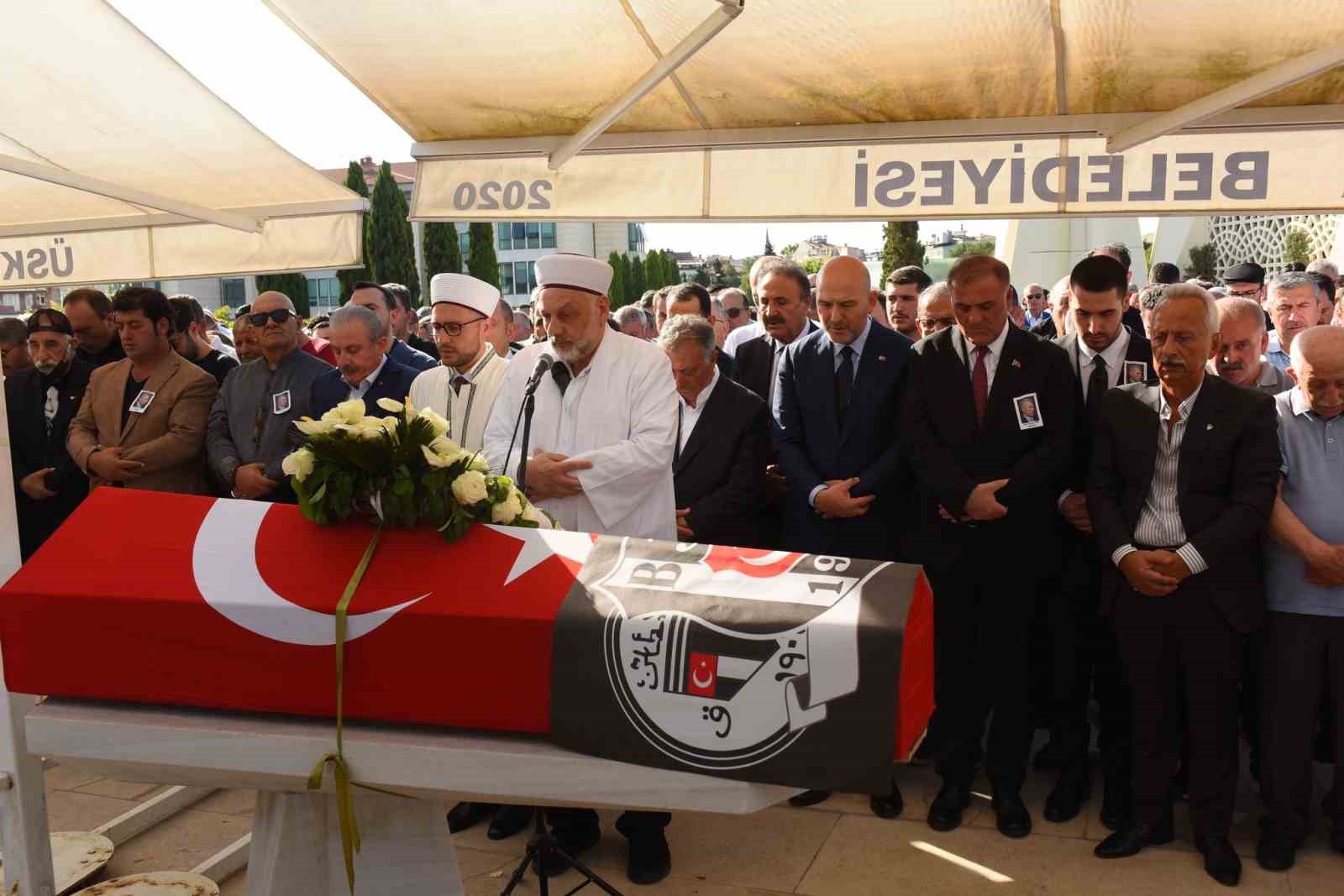 Eski Beşiktaş Başkanı Ahmet Nur Çebi’nin babası Yaşar Kaptan Çebi son yolculuğuna uğurlandı
