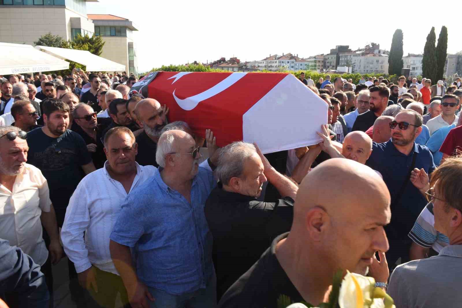 Eski Beşiktaş Başkanı Ahmet Nur Çebi’nin babası Yaşar Kaptan Çebi son yolculuğuna uğurlandı
