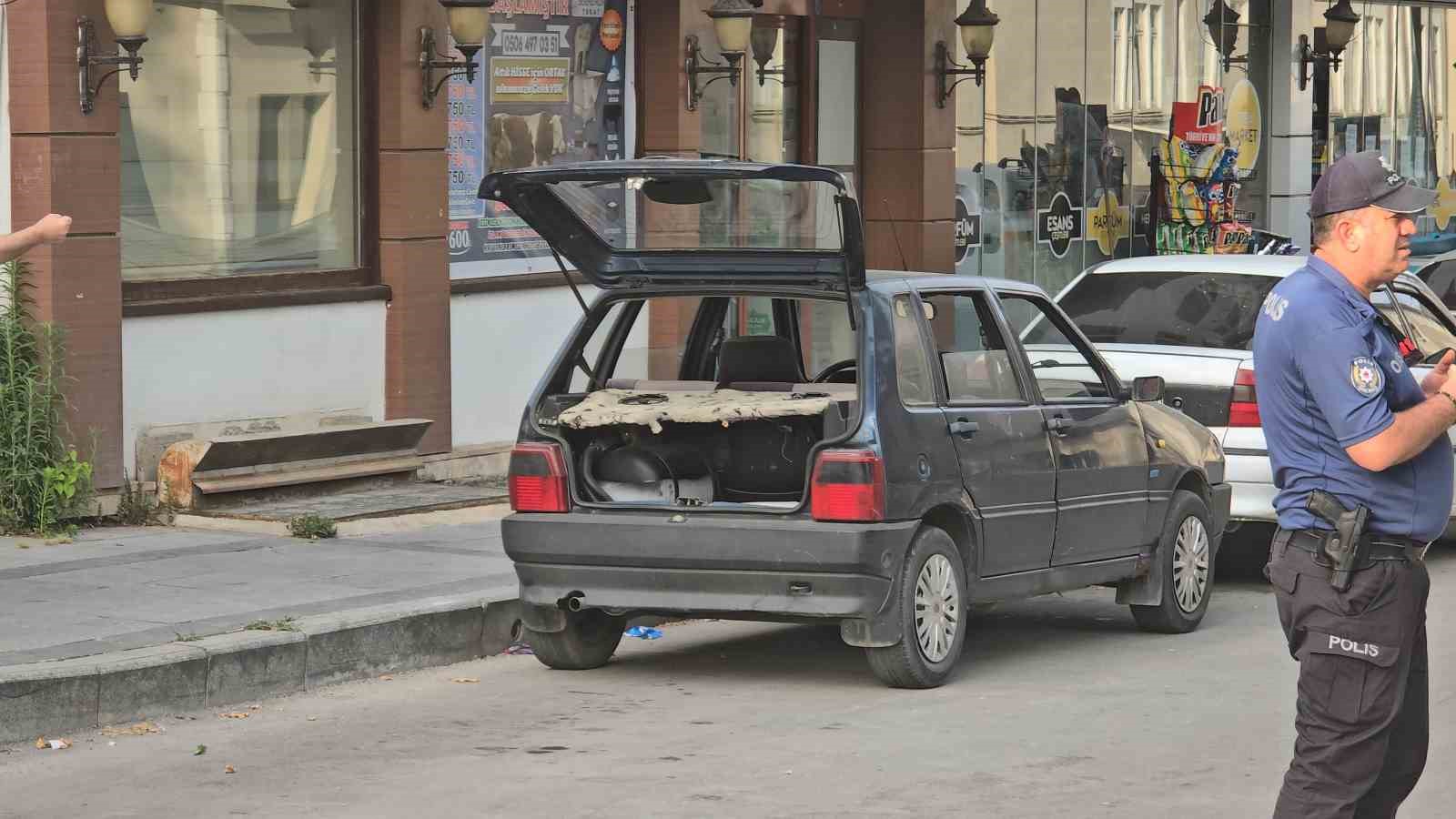 Araçtan yayılan gaz kokusu paniğe yol açtı
