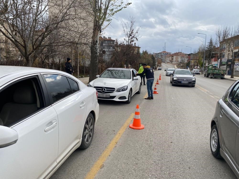 Çorum’da kuralları ihlal eden sürücülere ceza yağdı
