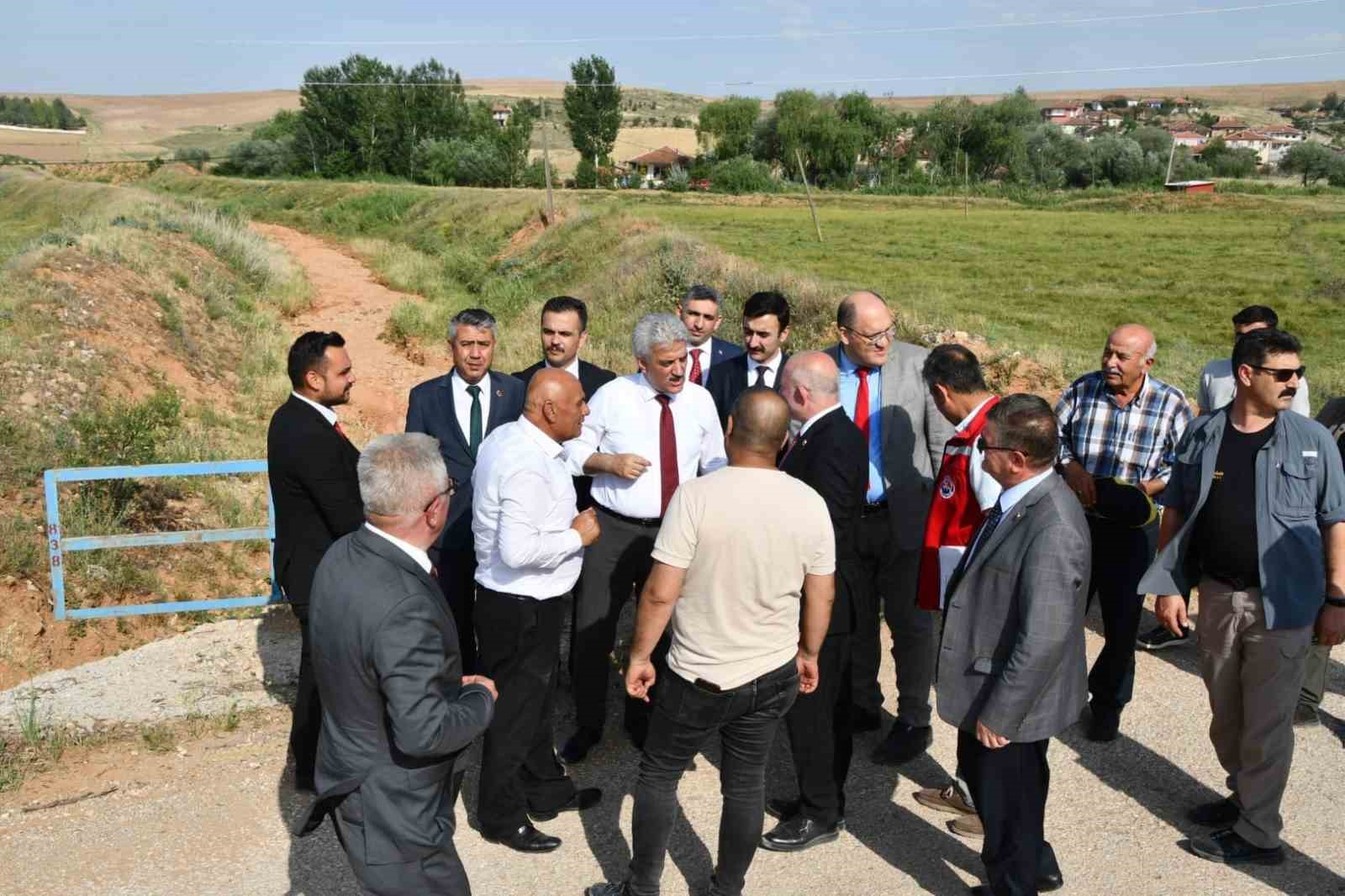 Vali Makas köylülerle buluştu, çalışmaları yerinde inceledi
