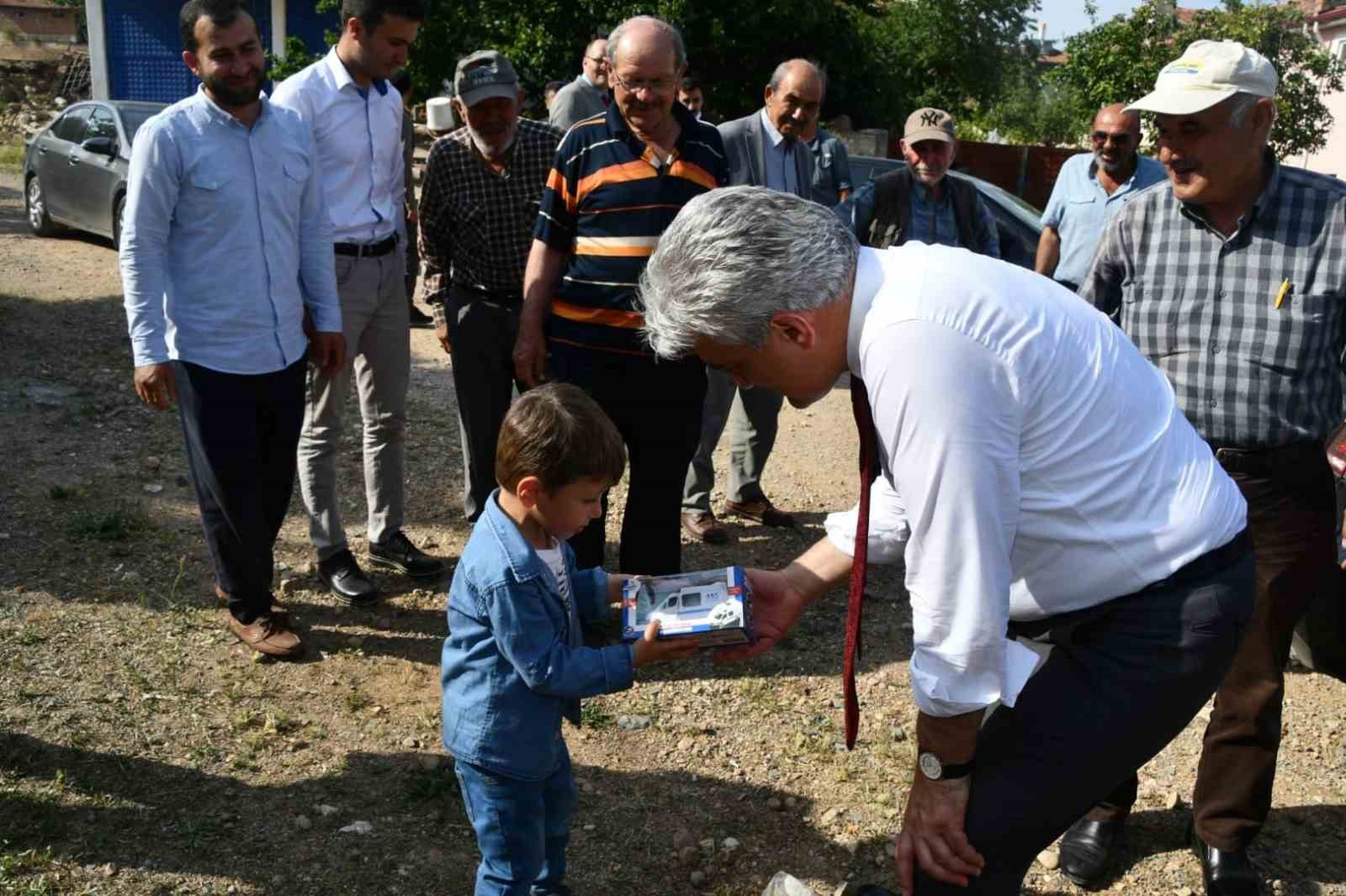 Vali Makas köylülerle buluştu, çalışmaları yerinde inceledi
