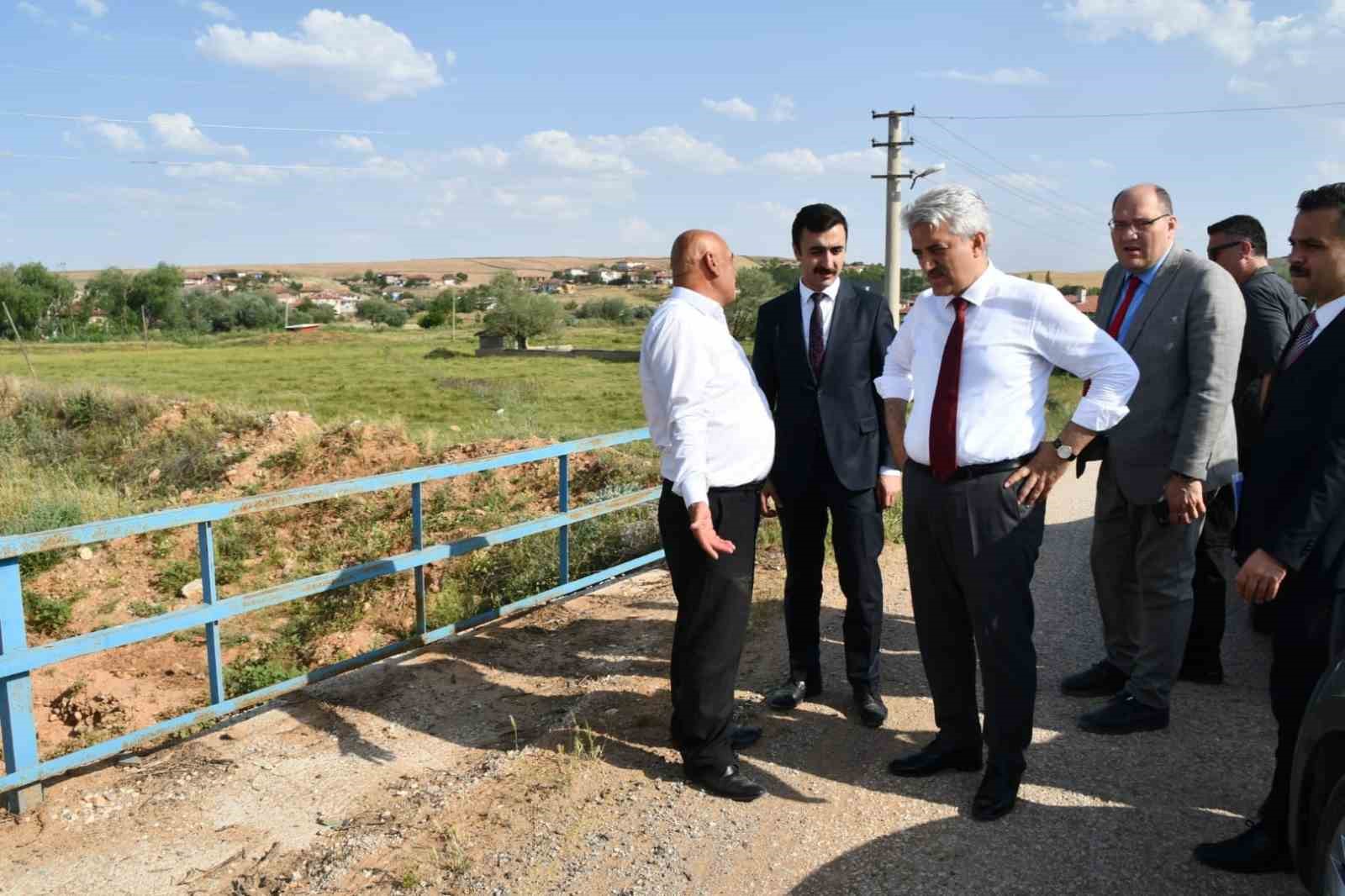 Vali Makas köylülerle buluştu, çalışmaları yerinde inceledi
