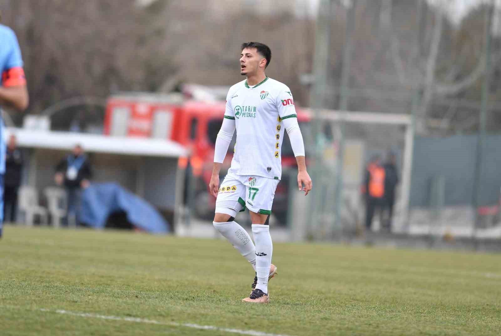 Bursaspor’un 19 yaşındaki futbolcusu Hasan Sabri Karaca futbolu bıraktı
