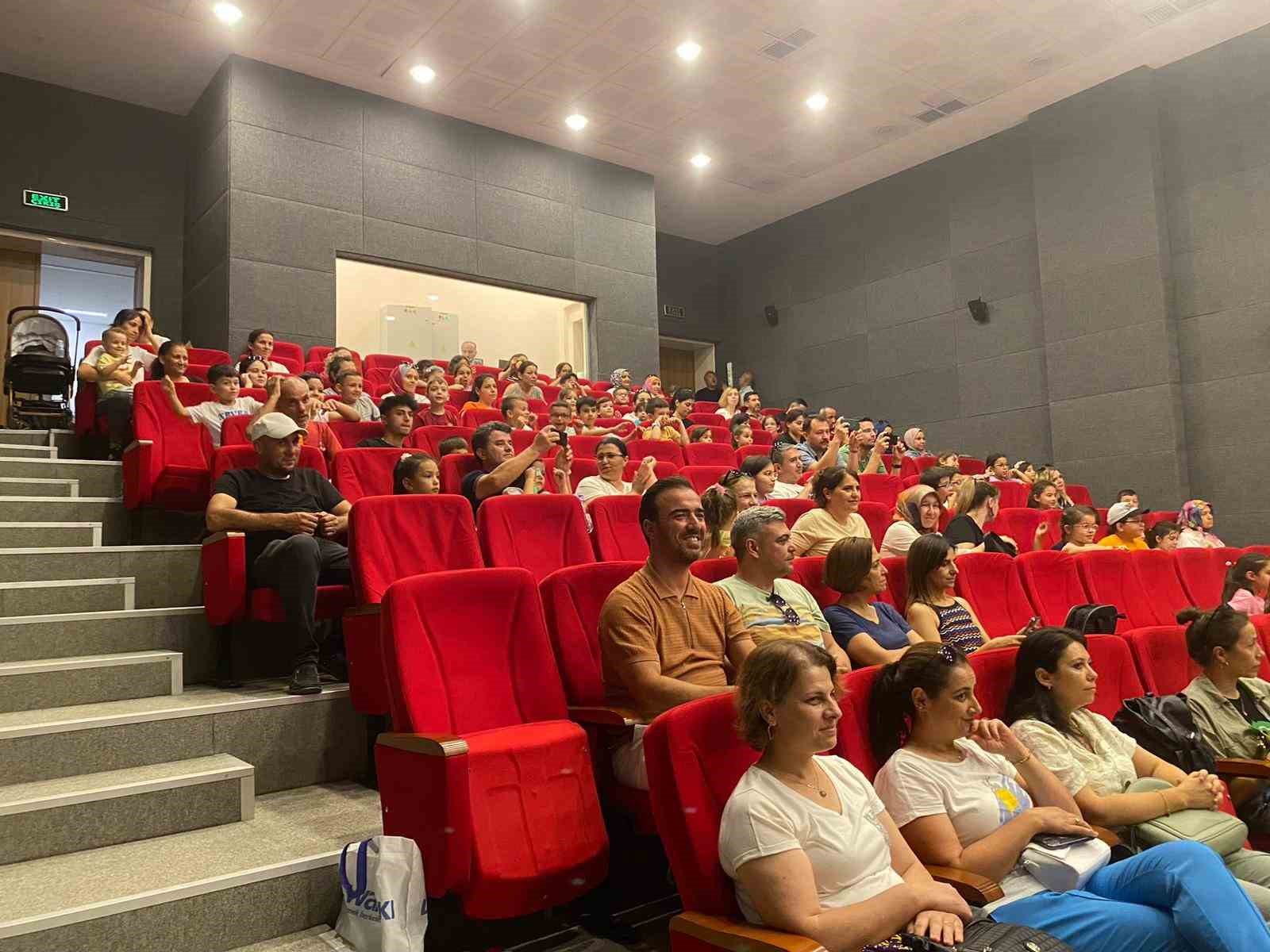 Sarıgöl’de ilk kez müzikal tiyatro sahneye konuldu
