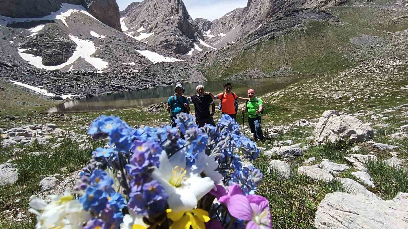 Anamas Dağı’ndaki Karagöl, dağcıların ilgi odağı
