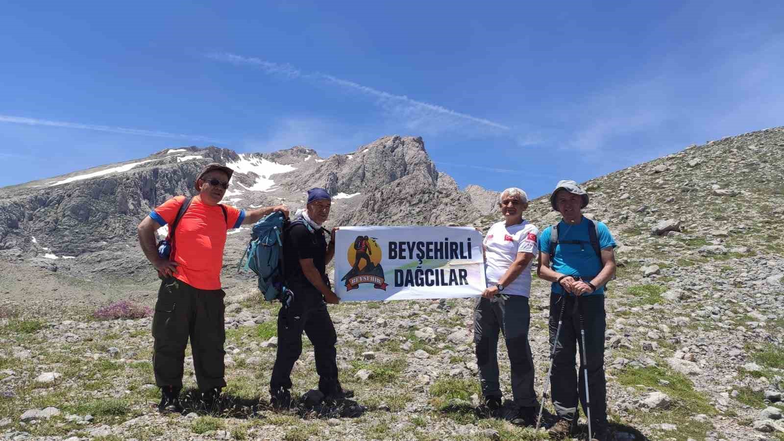 Anamas Dağı’ndaki Karagöl, dağcıların ilgi odağı
