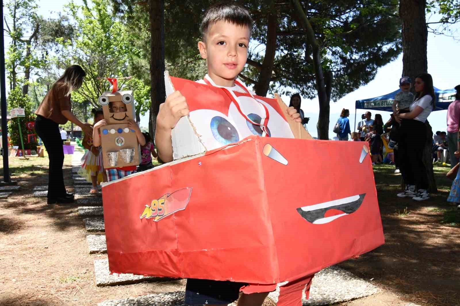 Anaokulu öğrencileri büyüklerine örnek oldu
