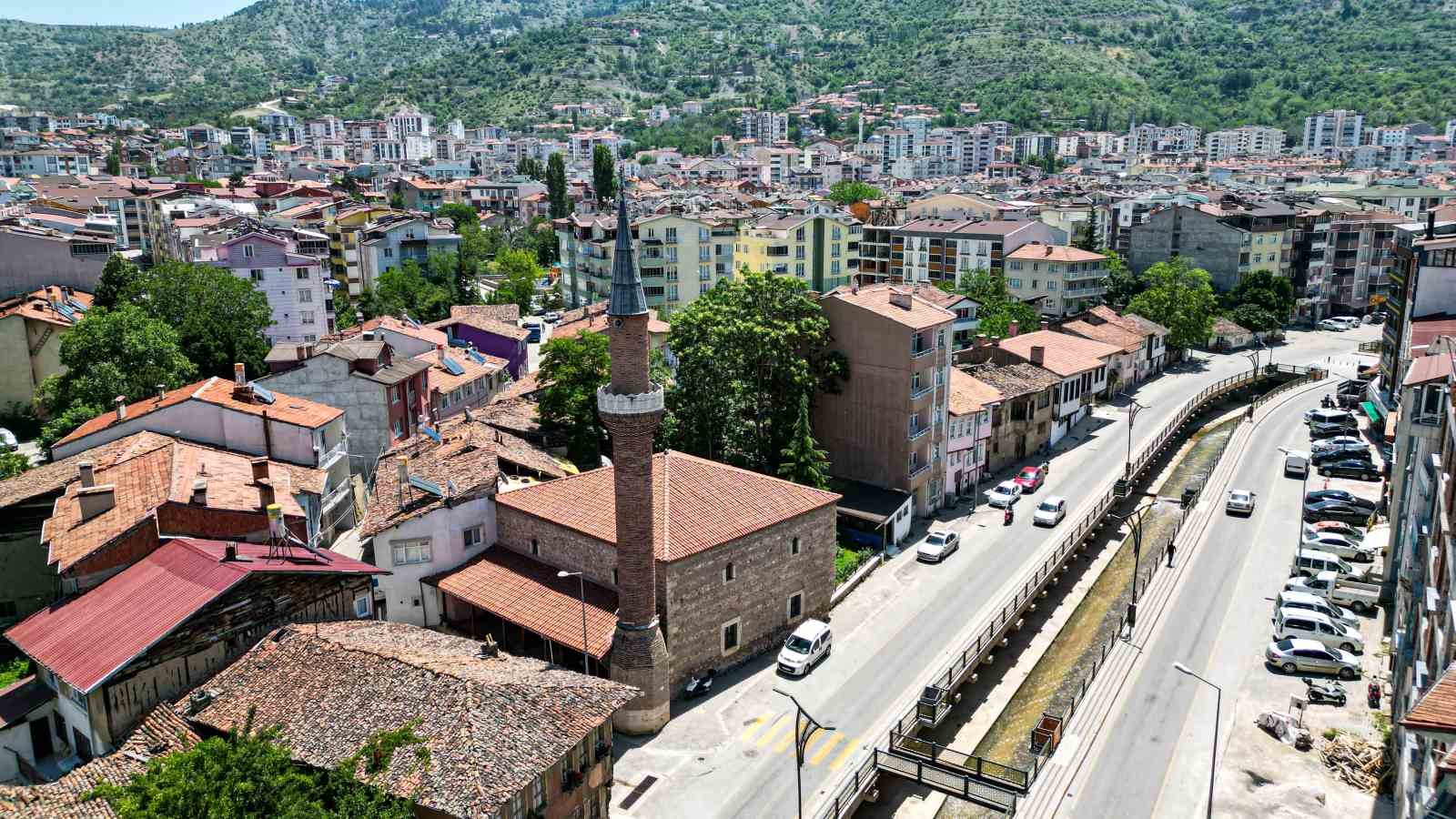 Altı asırlık özel işlemeli cami tavanı orijinalliğini koruyor
