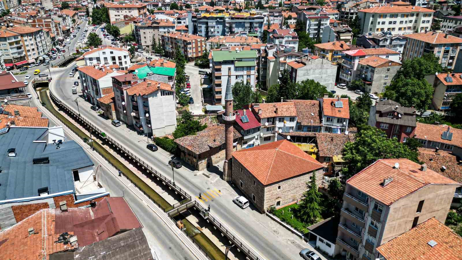 Altı asırlık özel işlemeli cami tavanı orijinalliğini koruyor
