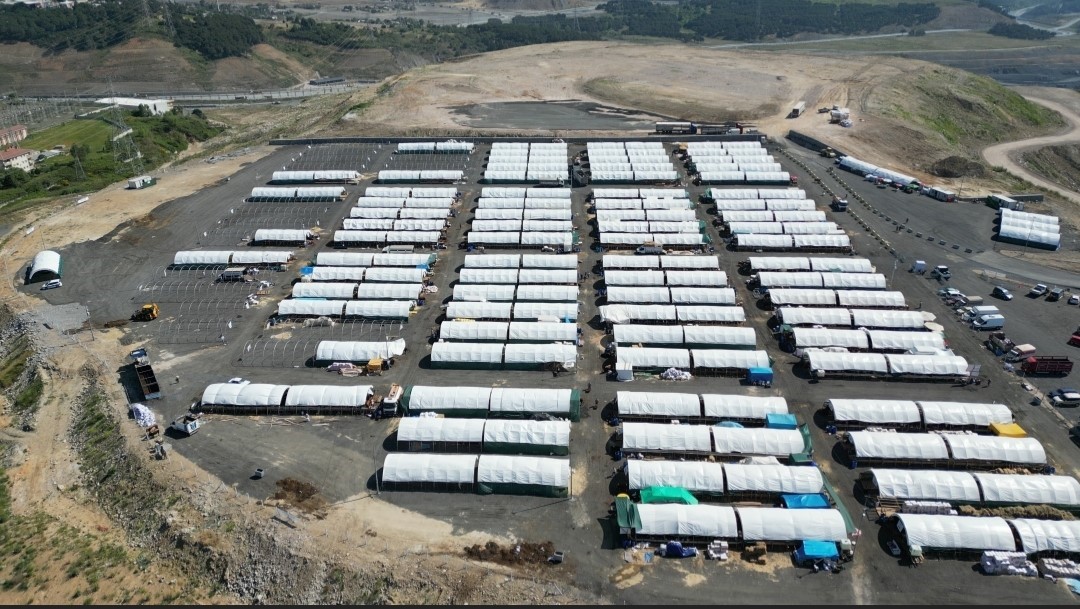 Sultangazi kurban pazarının en büyükleri Kantar Kıran ve Kızıl Elma alıcılarını bekliyor
