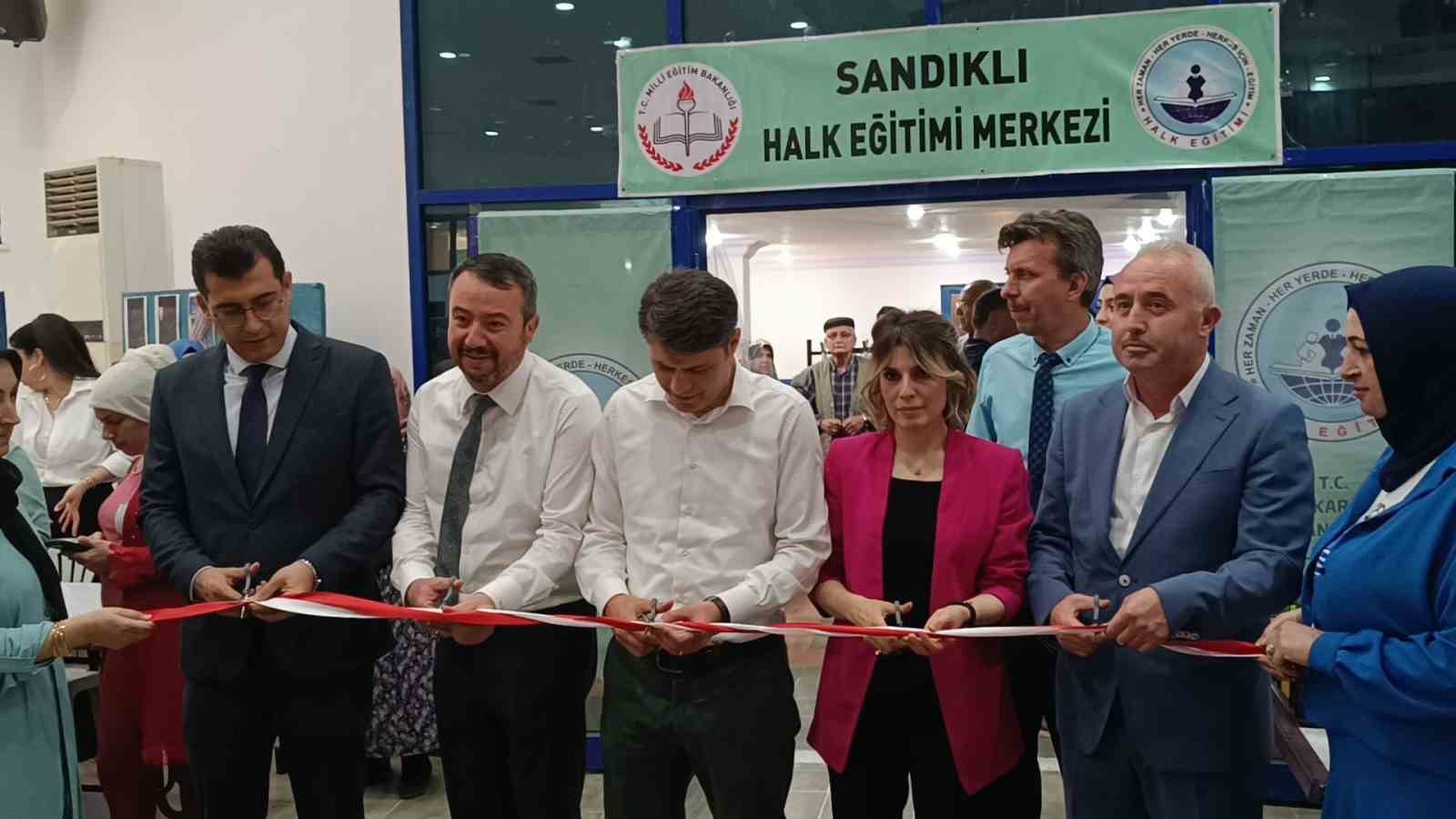 Sandıklı HEM’de yıl sonu sergisi açıldı
