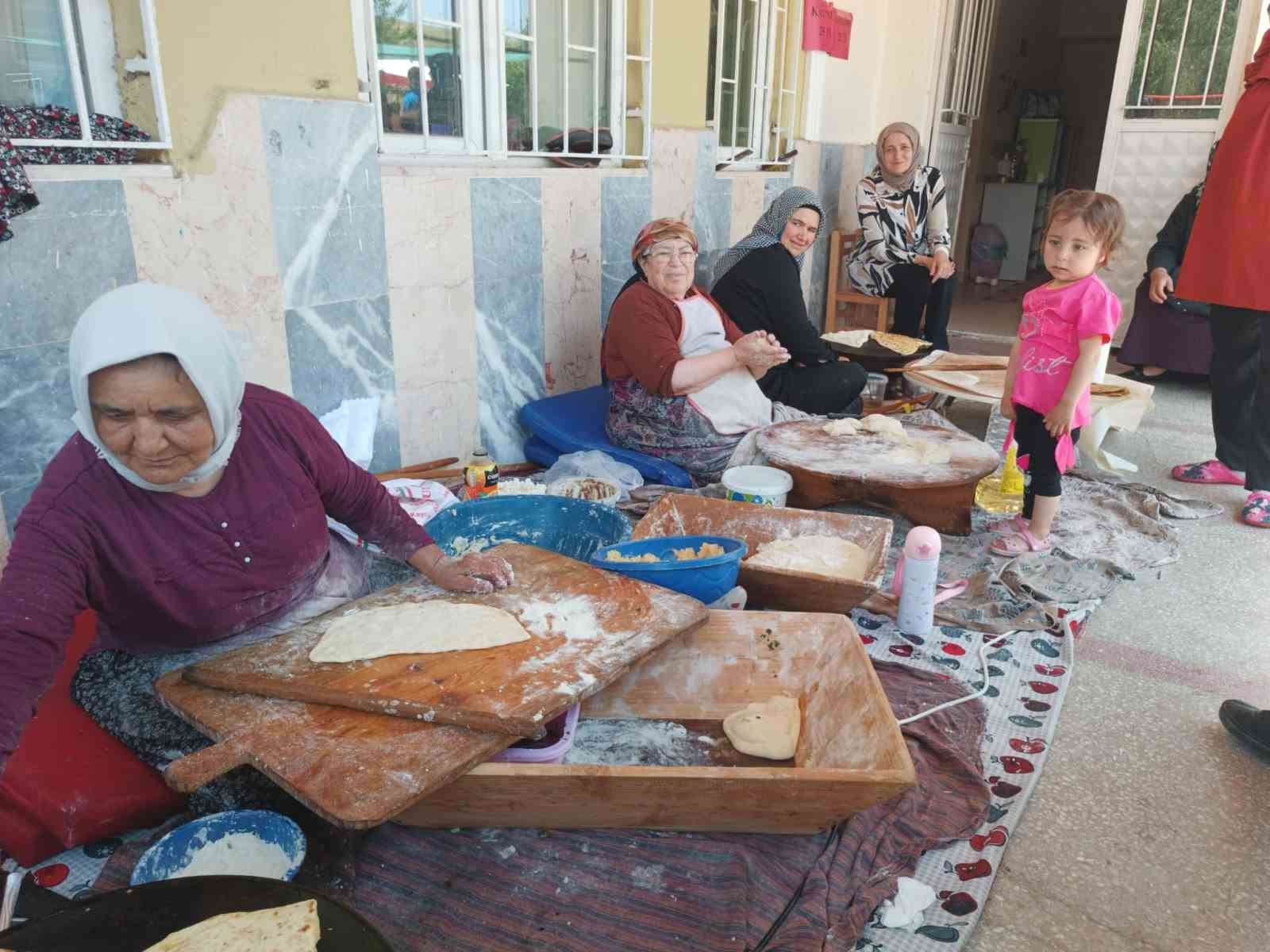 Ortapınar Şehit Muammer Çanta İlkokulu’nda hayır çarşısı düzenlendi
