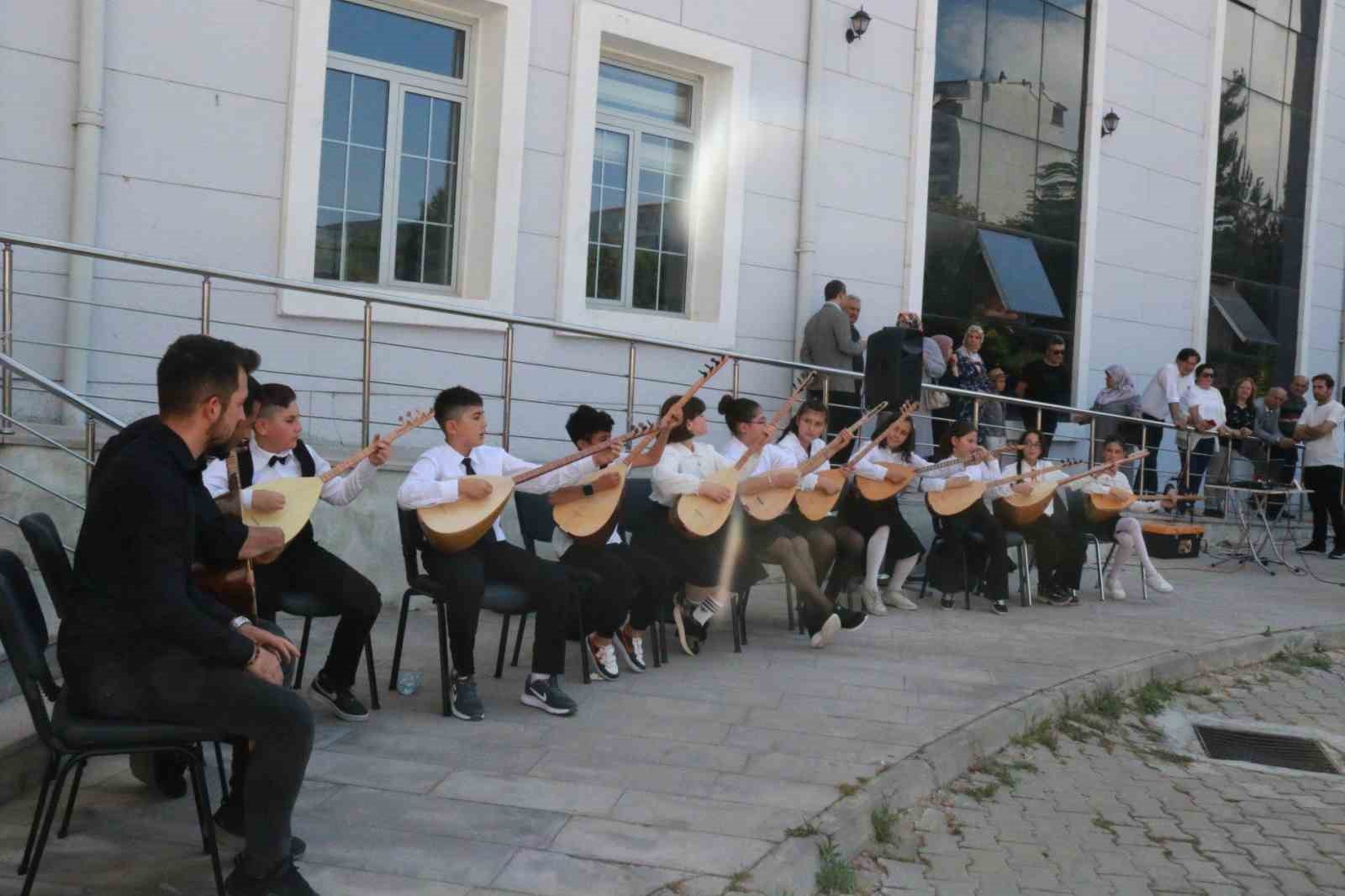 Kütahya’da yılsonu sergisi açıldı
