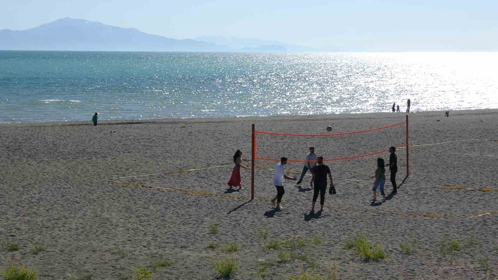 Van Gölü’nde su seviyesi yükseldi
