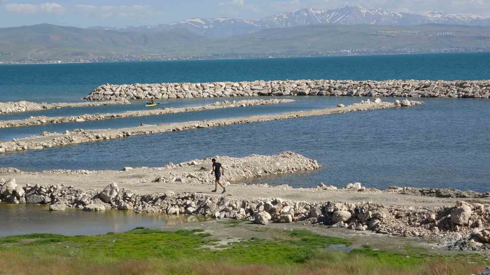 Van Gölü’nde su seviyesi yükseldi
