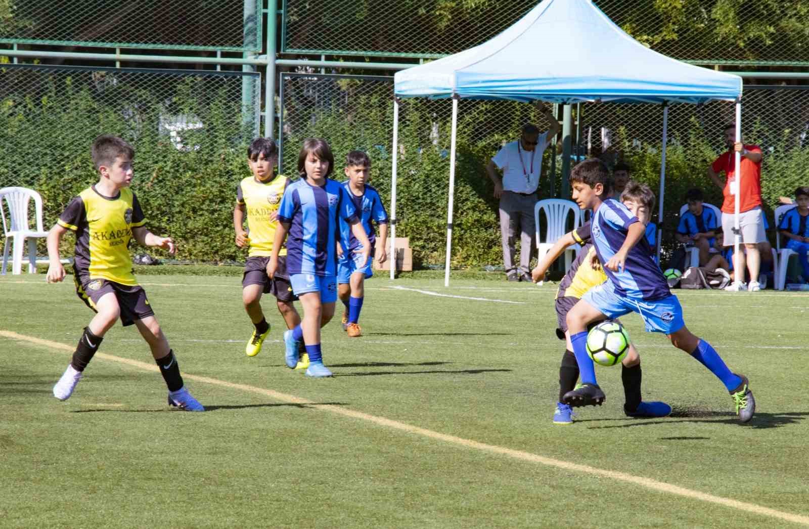 Mersin’de ’Çocuk Futbol Şenliği’ başladı
