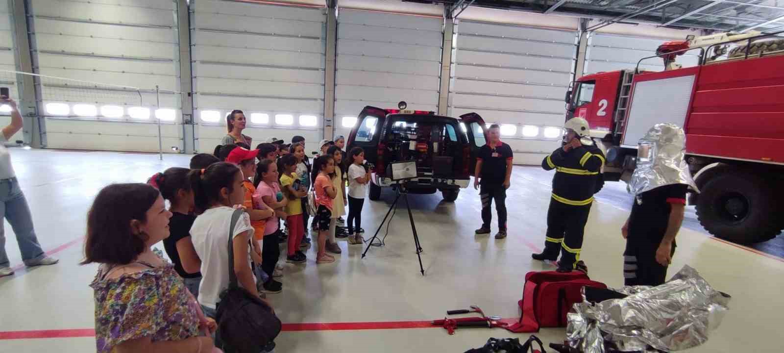 Altıntaş’ta öğrencilere Zafer Havalimanı tanıtıldı
