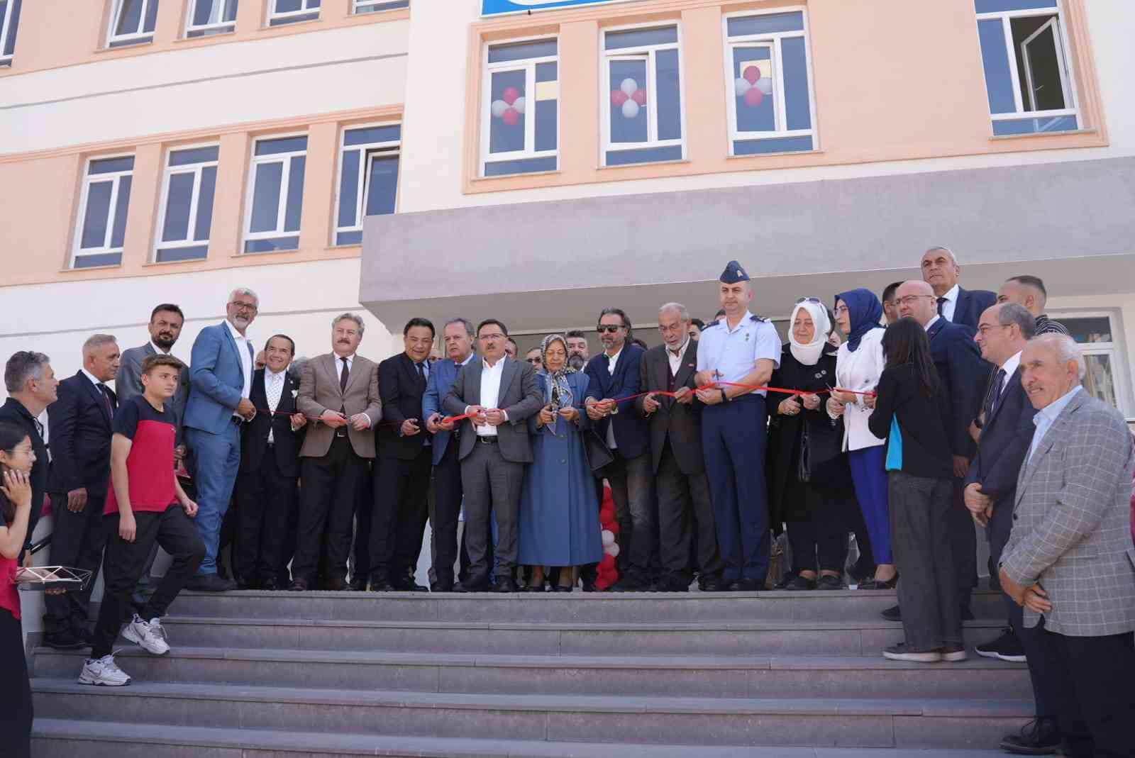 Kayseri’nin ilk terör şehidinin ismi yeni açılan ortaokula verildi
