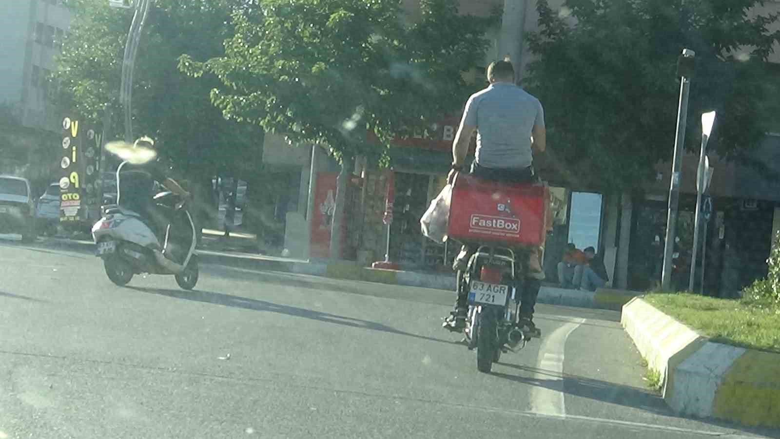 Bagaj kutusu üzerindeki tehlikeli yolculuk kamerada
